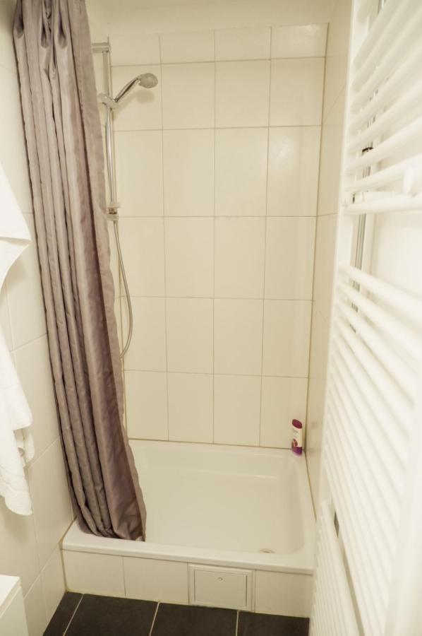 Privatzimmer In Bester Altstadtlage Tubinga Esterno foto