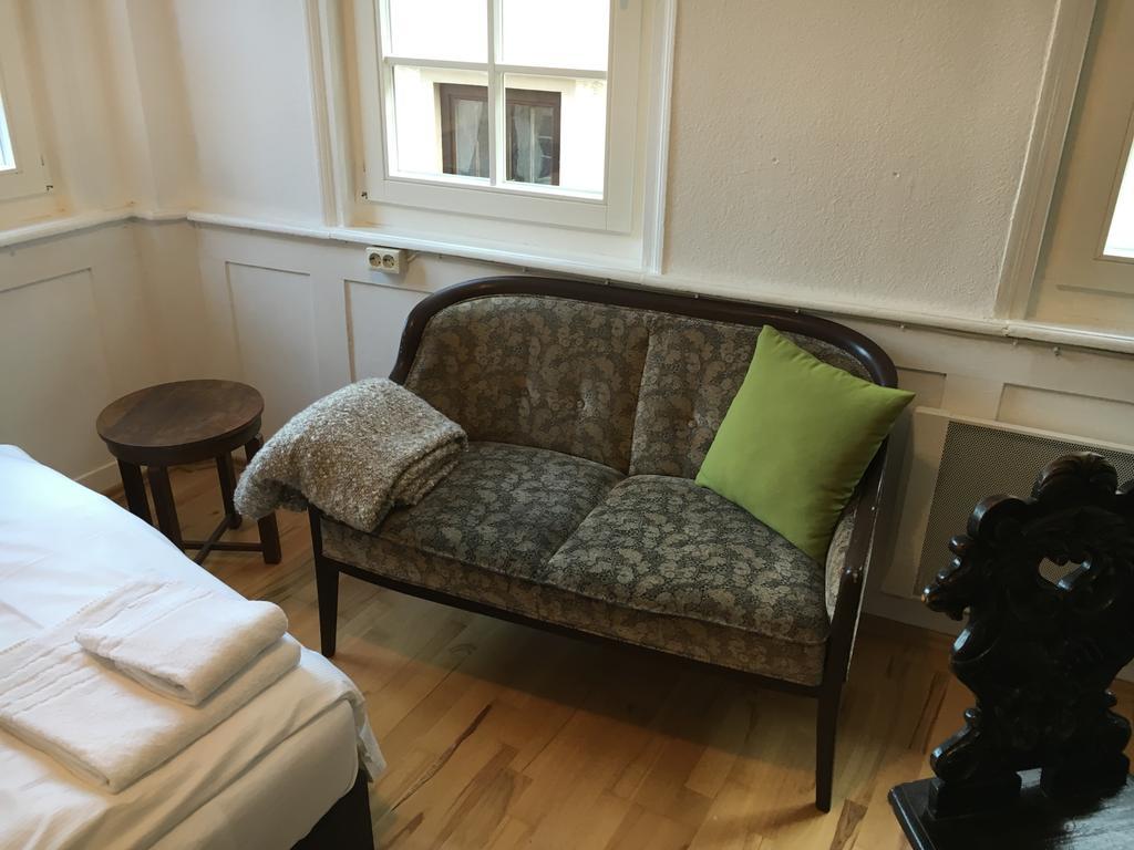 Privatzimmer In Bester Altstadtlage Tubinga Esterno foto